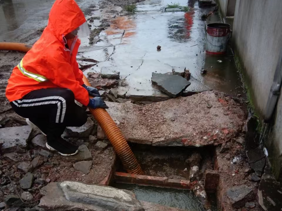 汤旺河专业清理污水池 炜誉市政以规范流程守护城市 “肠道”