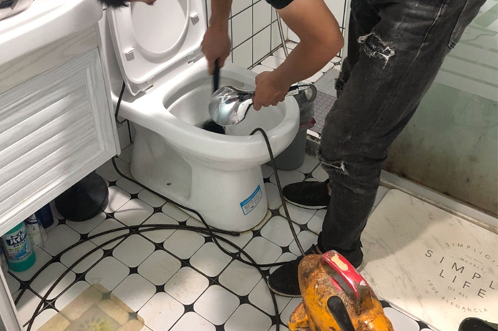 汤旺河马桶堵塞自己疏通还是找师傅?专业上门服务让你省时更省心